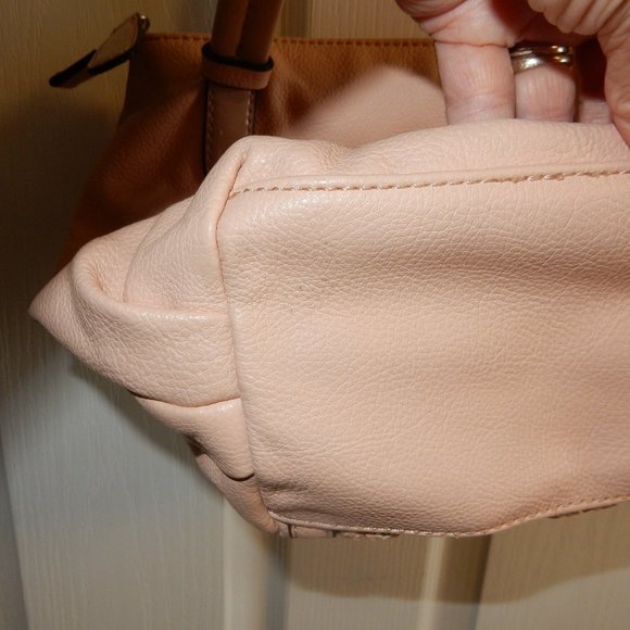 Guess purse - Picture 4 of 7